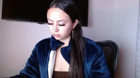 Snapshot of holly_rose69 chatting on 05/08/26, 03:01 Holly online show from 05/08/26, 03:01