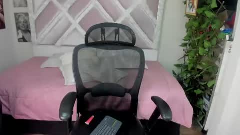 Holly online show from 06/19/26, 12:59