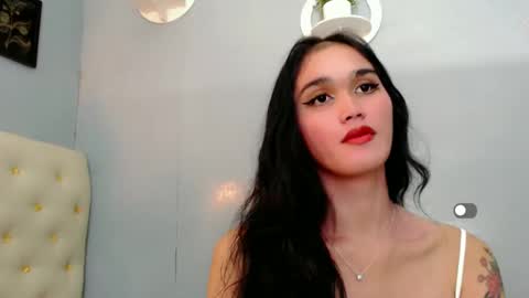 Snapshot of holly_sunshine69 chatting on 12/23/24, 12:08 Apple online show from 12/23/24, 12:08