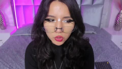 hollypeach_ online show from 03/29/26, 05:02