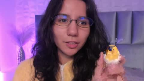 hollypeach_ online show from 04/09/26, 07:30