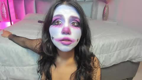 hollypeach_ online show from 04/10/26, 08:02