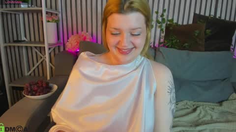 Holly online show from 04/11/26, 01:32