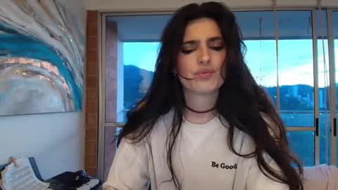 hollyshit_ online show from 09/28/25, 10:59