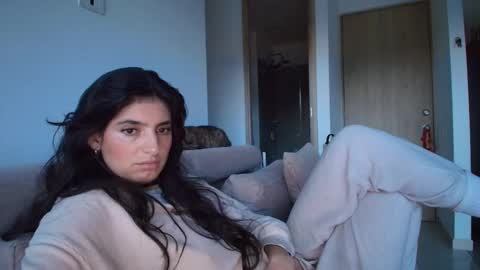 hollyshit_ online show from 10/18/25, 10:54