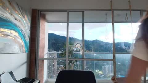 hollyshit_ online show from 11/17/25, 10:48