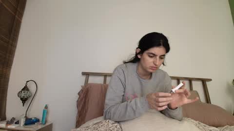 hollyshit_ online show from 12/23/25, 01:36