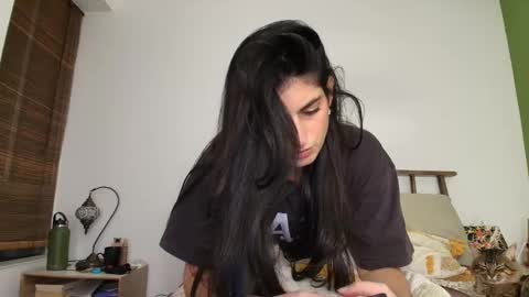 hollyshit_ online show from 02/08/26, 12:36