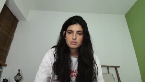 hollyshit_ online show from 07/05/26, 12:17