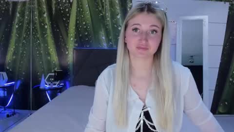 HollyTaillor online show from 05/16/26, 12:15