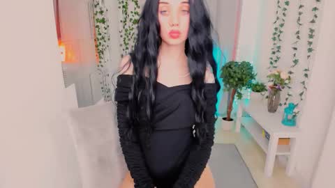 Holly online show from 11/19/25, 04:29