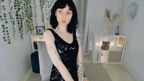 Holly online show from 11/23/25, 03:56