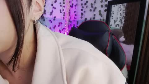 holly online show from 12/17/24, 11:49