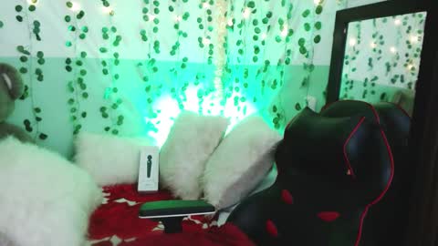 holly online show from 12/30/24, 07:21