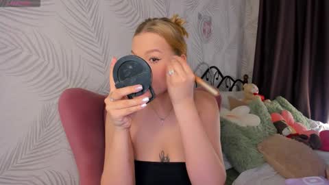 Emma online show from 09/20/25, 01:06