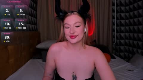 Emma online show from 10/31/25, 01:17