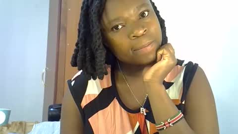 holy_ebony online show from 04/29/26, 05:22