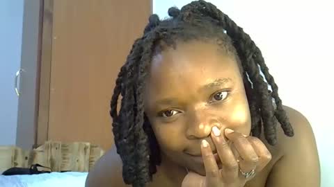 holy_ebony online show from 04/29/26, 11:44