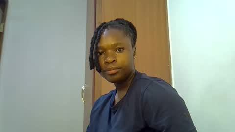 holy_ebony online show from 05/15/26, 07:48
