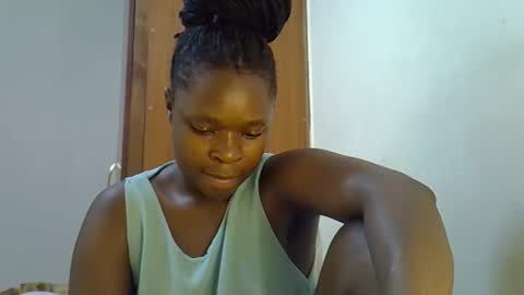 holy_ebony online show from 05/19/26, 11:44