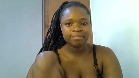 holy_ebony online show from 05/26/26, 08:43