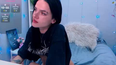 Holy girl online show from 11/12/25, 02:01