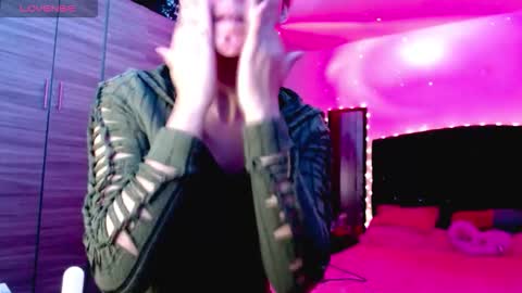 Juli online show from 11/11/25, 03:50