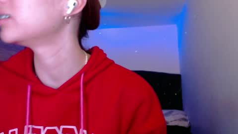 holy_julii online show from 06/02/26, 04:36