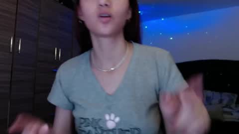 holy_julii online show from 06/08/26, 03:29