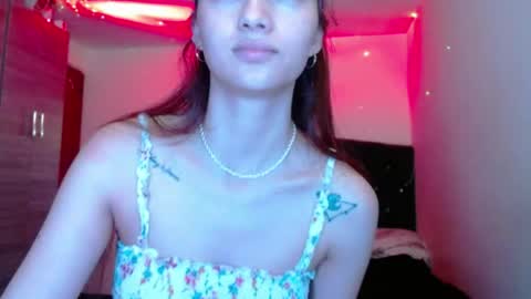 holy_julii online show from 06/09/26, 03:29