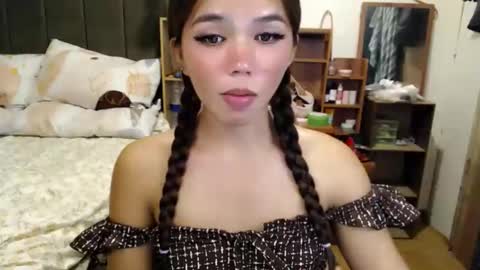 holy_molly1 online show from 05/09/26, 02:44