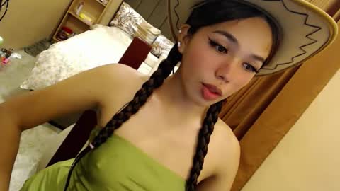 holy_molly1 online show from 05/24/26, 03:00