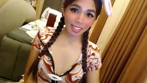 holy_molly1 online show from 06/03/26, 04:23