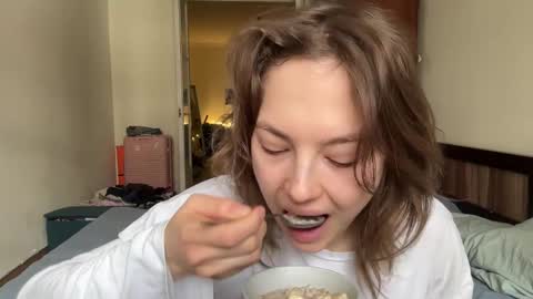 Snapshot of holydori chatting on 02/26/25, 09:21 dori not holy get my tg channel with link from description under last photo online show from 02/26/25, 09:21