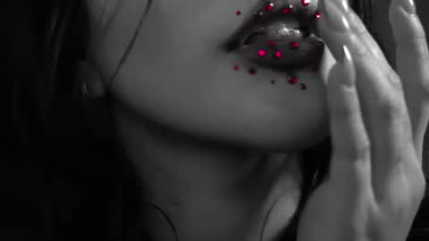 honeeeey_ online show from 10/25/25, 11:54