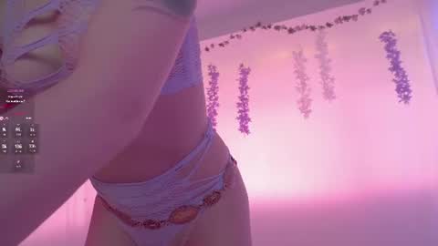 honeeeey_ online show from 07/10/26, 10:34