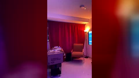 honeeeey_ online show from 08/06/26, 12:01