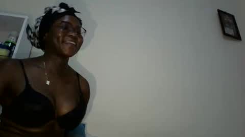 Snapshot of honevey chatting on 04/13/26, 06:13 Honevey online show from 04/13/26, 06:13