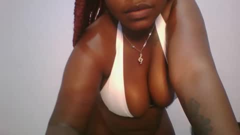 Snapshot of honey_beb chatting on 10/05/25, 06:01 honey_beb online show from 10/05/25, 06:01