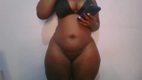 Snapshot of honey_beb chatting on 10/12/25, 04:44 honey_beb online show from 10/12/25, 04:44