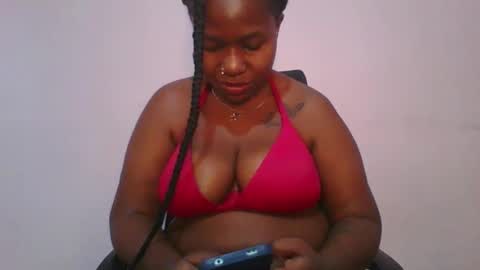 Snapshot of honey_beb chatting on 10/21/25, 04:57 honey_beb online show from 10/21/25, 04:57