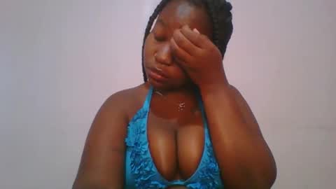 Snapshot of honey_beb chatting on 10/27/25, 05:44 honey_beb online show from 10/27/25, 05:44