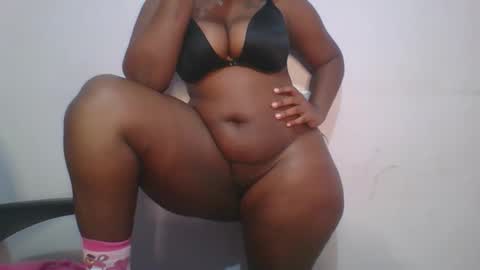 Snapshot of honey_beb chatting on 10/29/25, 07:10 honey_beb online show from 10/29/25, 07:10