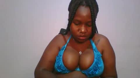 Snapshot of honey_beb chatting on 11/14/25, 05:00 honey_beb online show from 11/14/25, 05:00