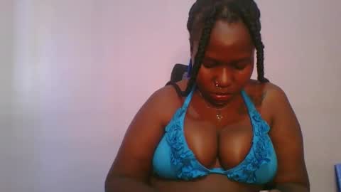 Snapshot of honey_beb chatting on 11/17/25, 02:01 honey_beb online show from 11/17/25, 02:01