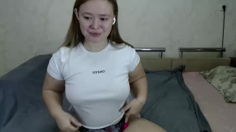 Snapshot of honey_caramelle chatting on 12/15/24, 01:54 honey_caramelle online show from 12/15/24, 01:54
