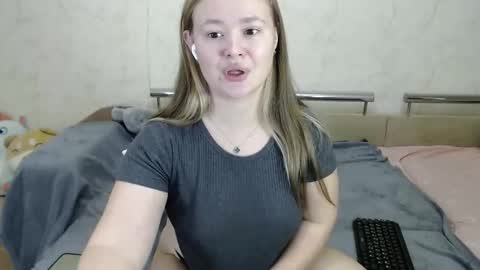 Snapshot of honey_caramelle chatting on 01/11/25, 05:07 honey_caramelle online show from 01/11/25, 05:07