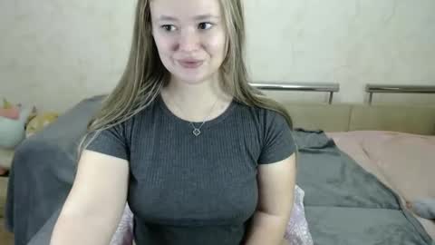 Snapshot of honey_caramelle chatting on 01/18/25, 07:37 honey_caramelle online show from 01/18/25, 07:37