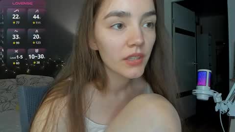Snapshot of honey_chantal chatting on 06/08/26, 09:04 Chantal online show from 06/08/26, 09:04