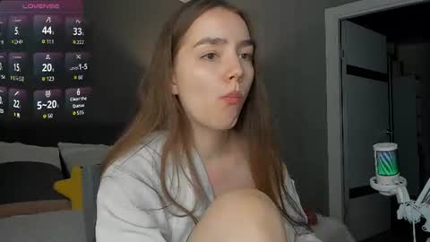 Snapshot of honey_chantal chatting on 06/16/26, 07:16 Chantal online show from 06/16/26, 07:16